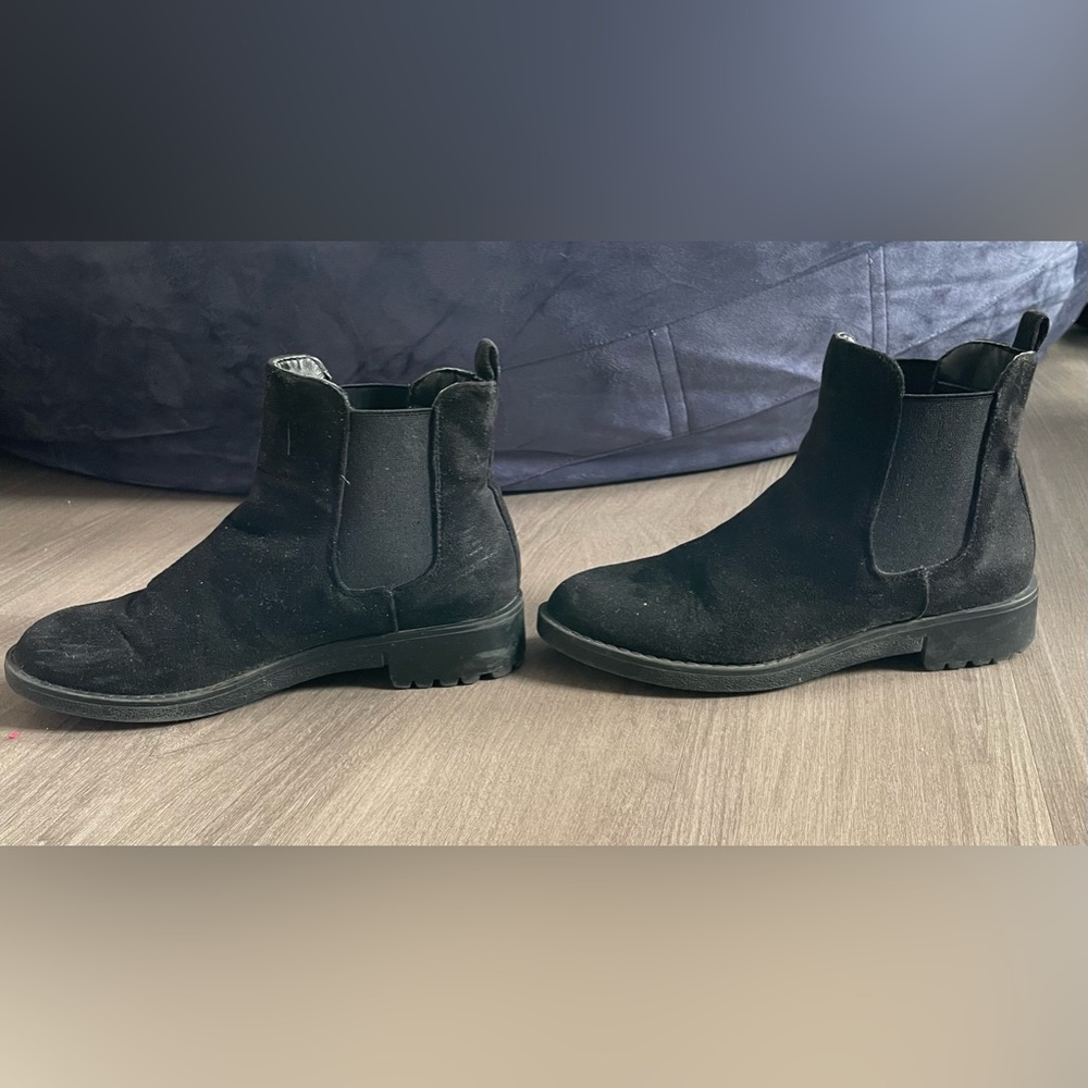 Black Shoe Republic LA booties. Women’s size 7.